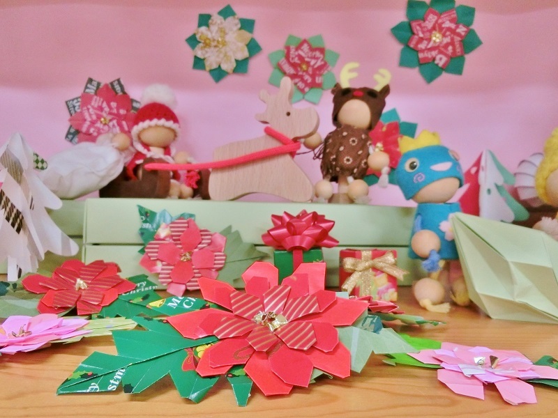 2019.12.2. クリスマス　ポインセチア　折り紙　木のおもちゃ