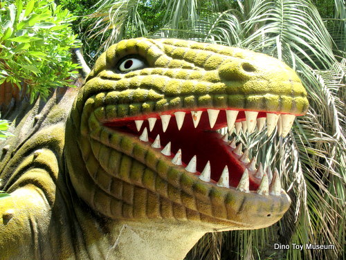 山口県和木町の蜂ヶ峯総合公園・恐竜の森の恐竜たち