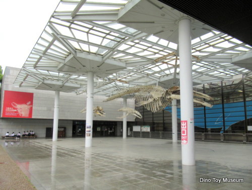 自然史系博物館の老舗、大阪市立自然史博物館の恐竜たち