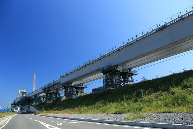 四国横断自動車道　吉野川大橋　建設中