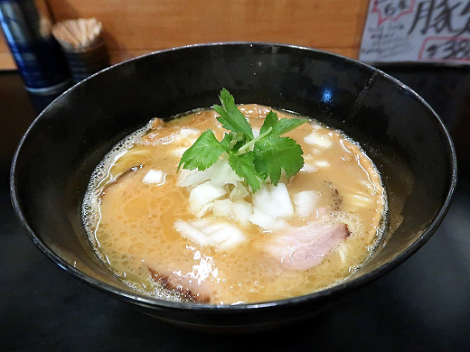 鶴麺 鶴見本店・鶏白湯そば（醤油）